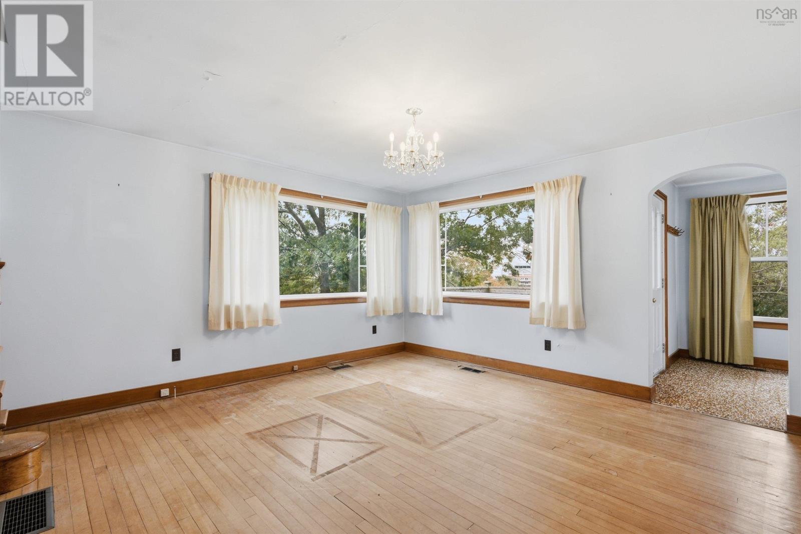 4 Holland Avenue - 16