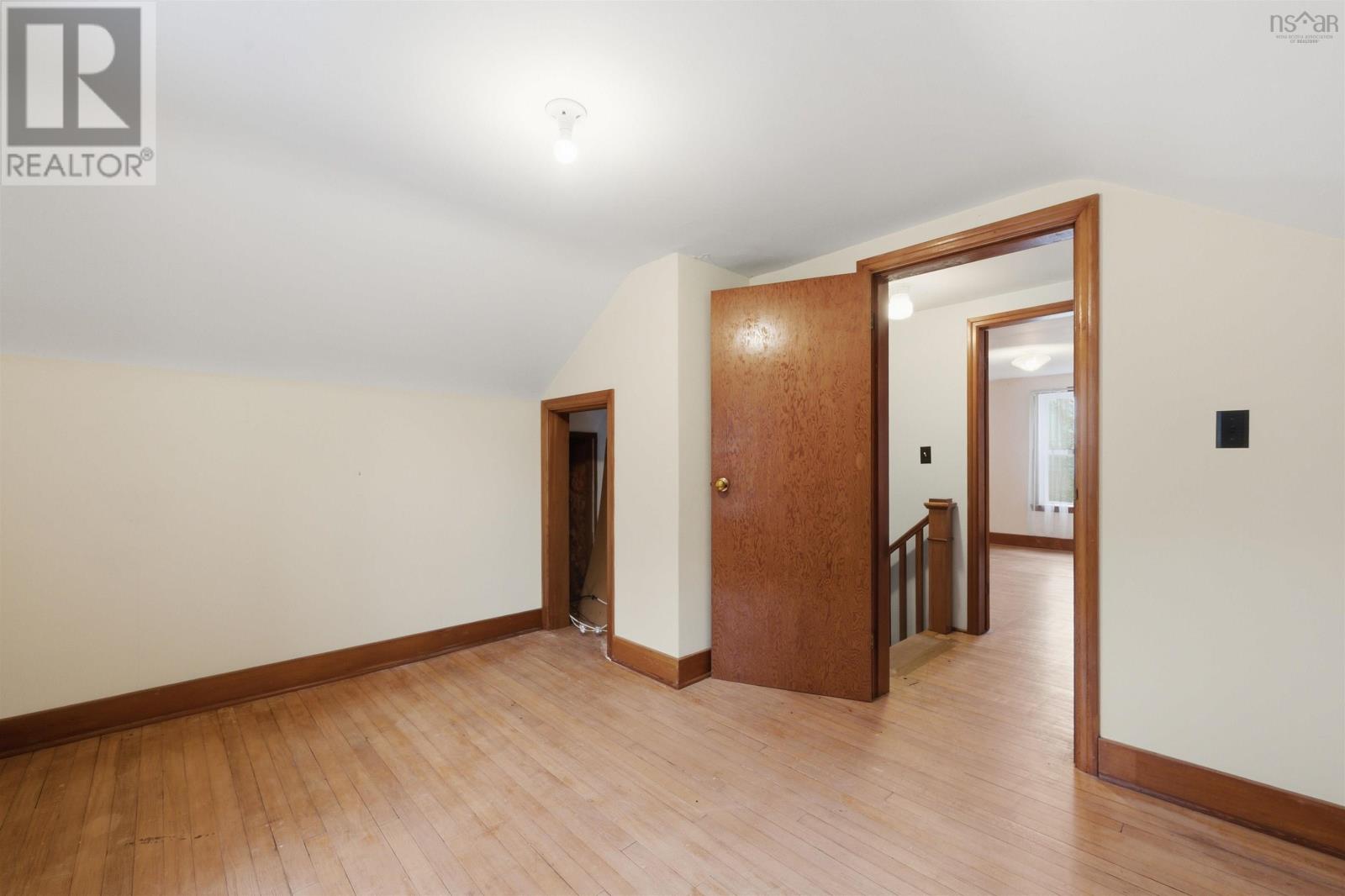 4 Holland Avenue - 25