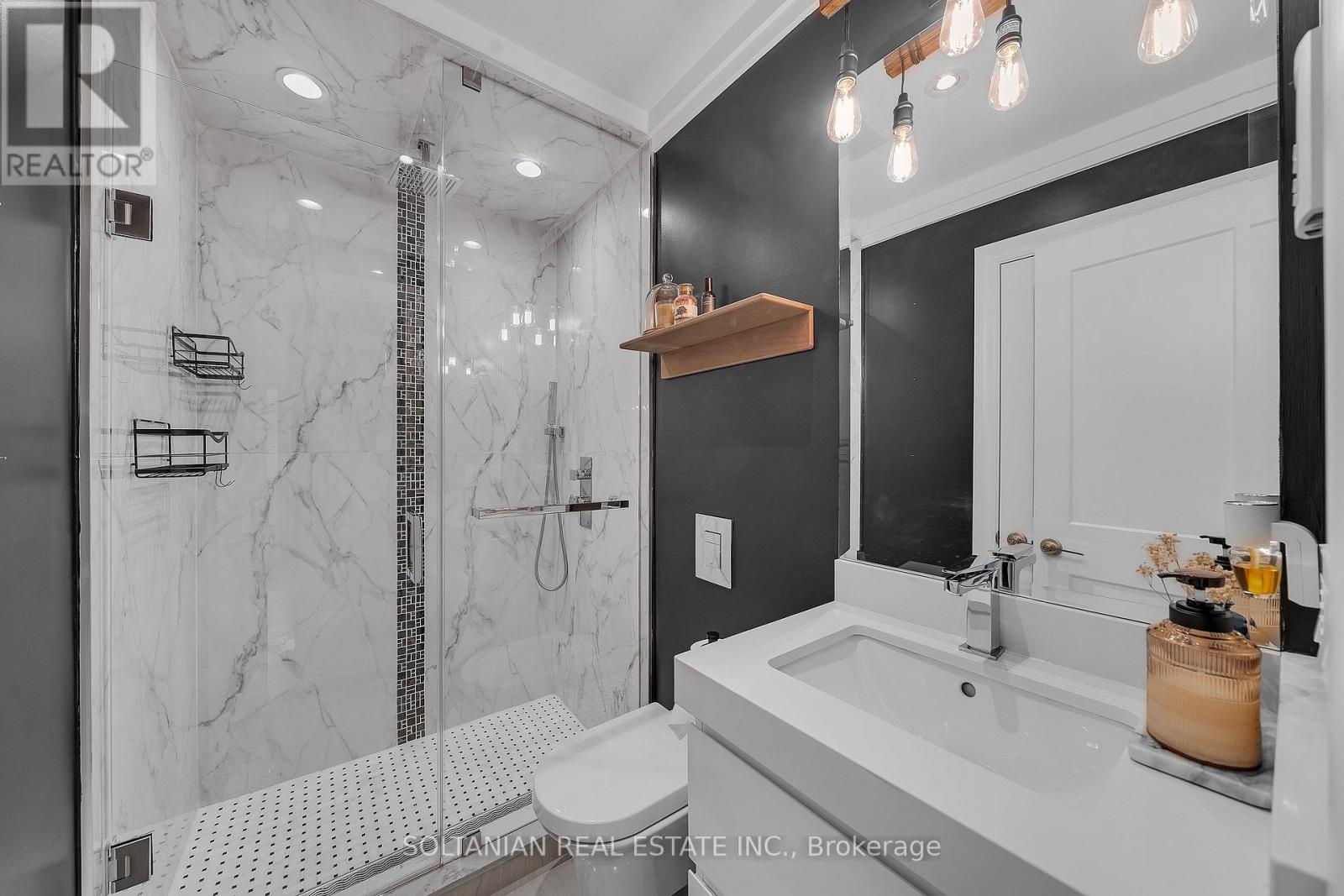 Photo of 33 MADAWASKA AVENUE