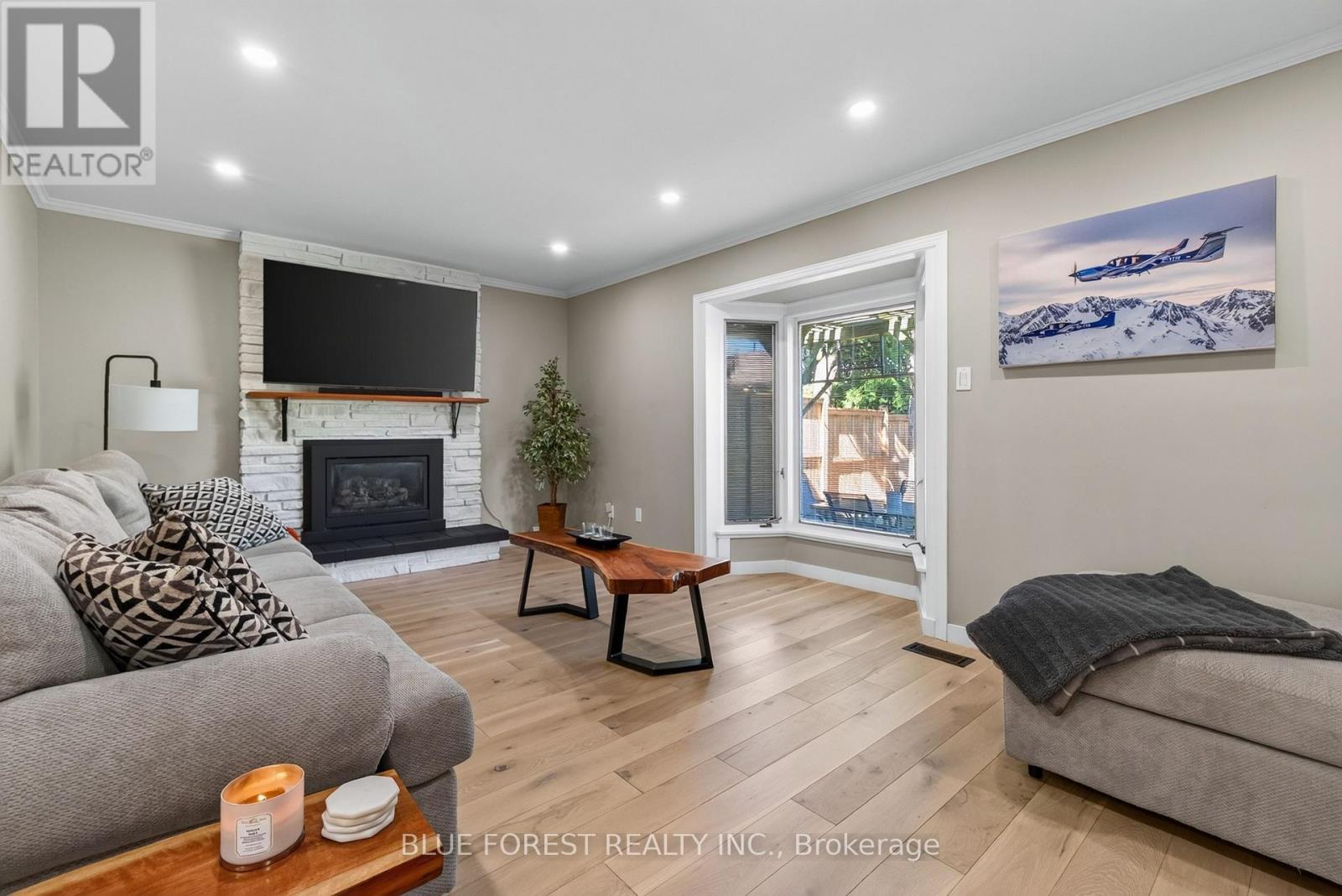 32 MEADOWVIEW ROAD - 13