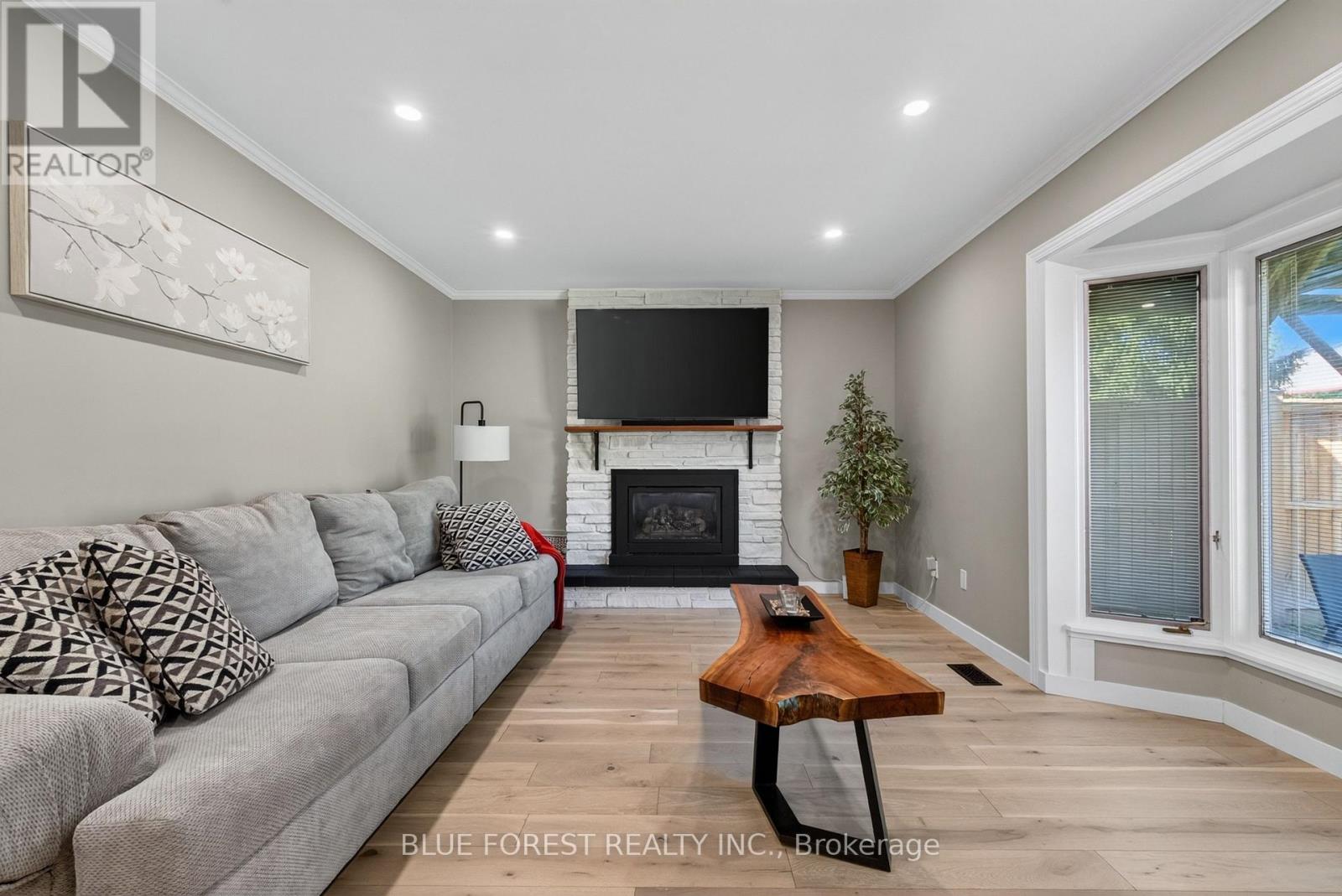 32 MEADOWVIEW ROAD - 15