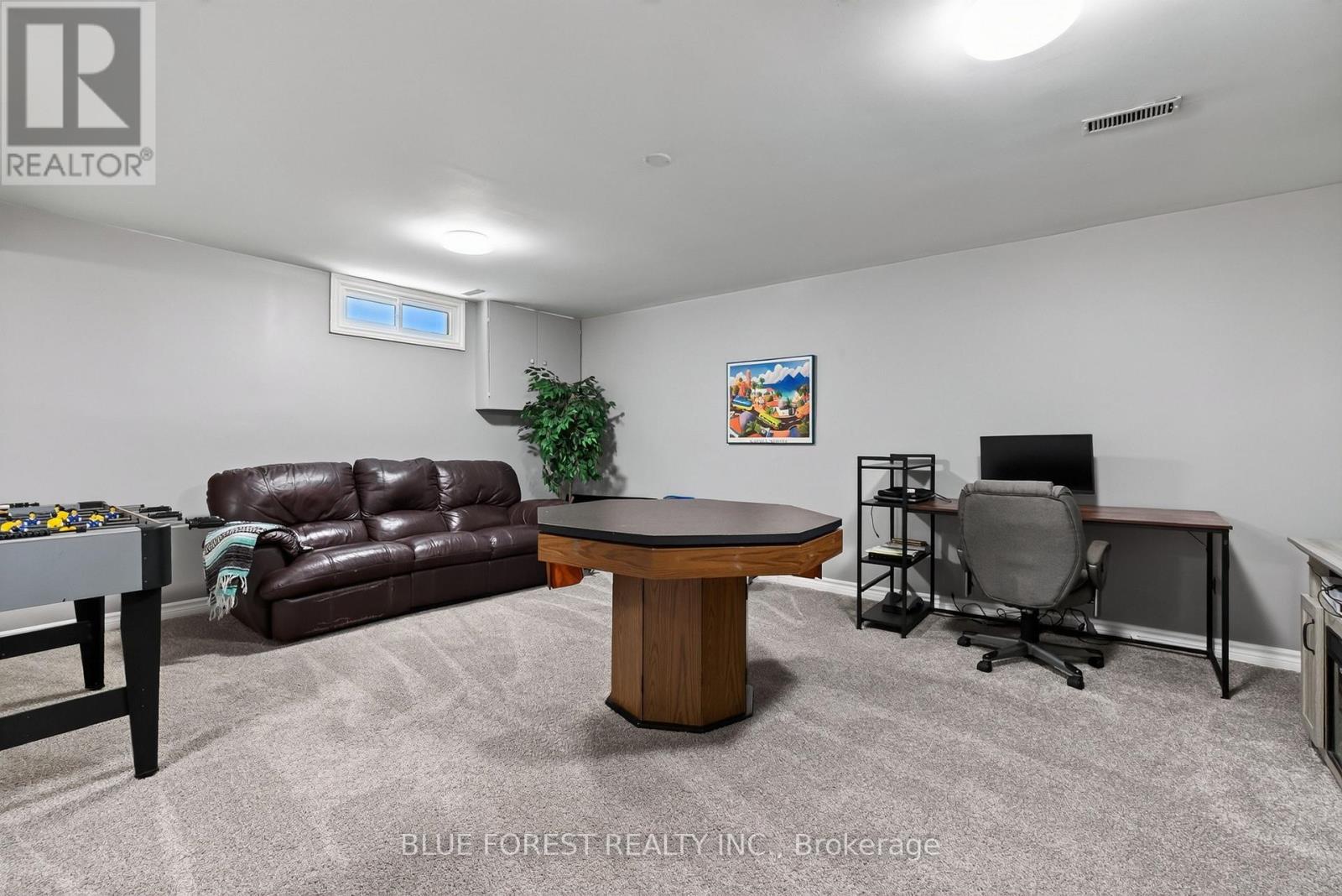 32 MEADOWVIEW ROAD - 26