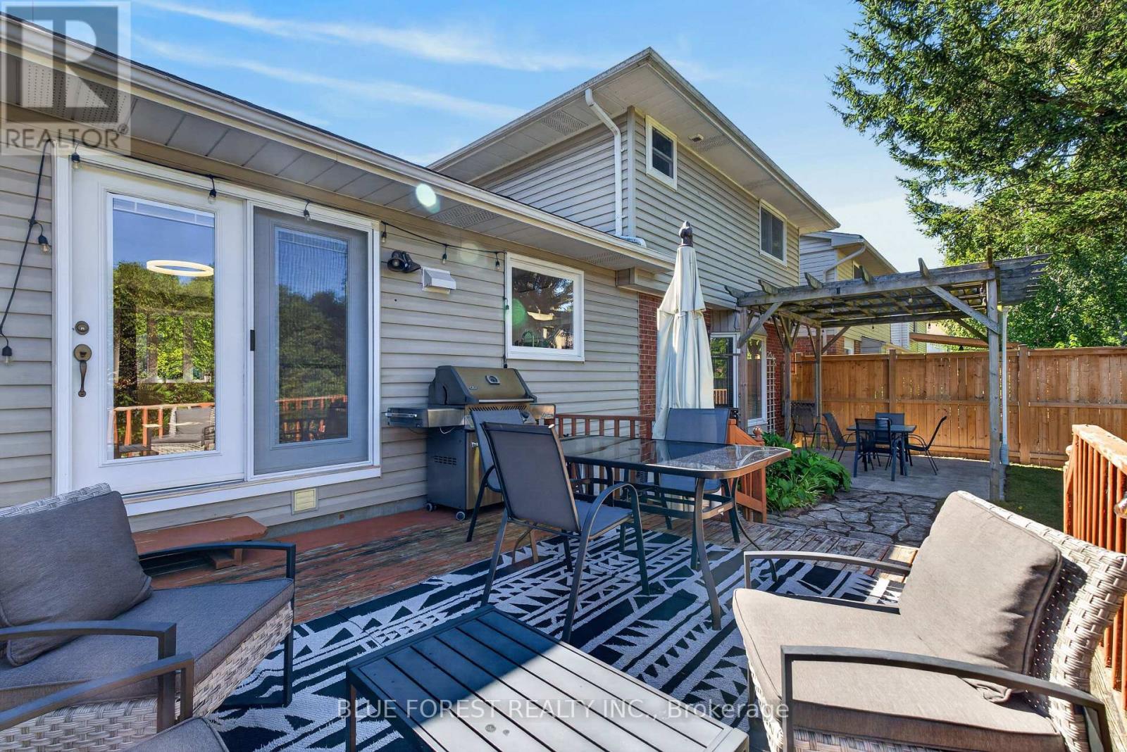 32 MEADOWVIEW ROAD - 32