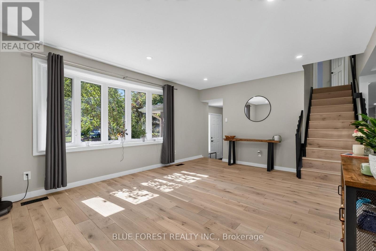 32 MEADOWVIEW ROAD - 6