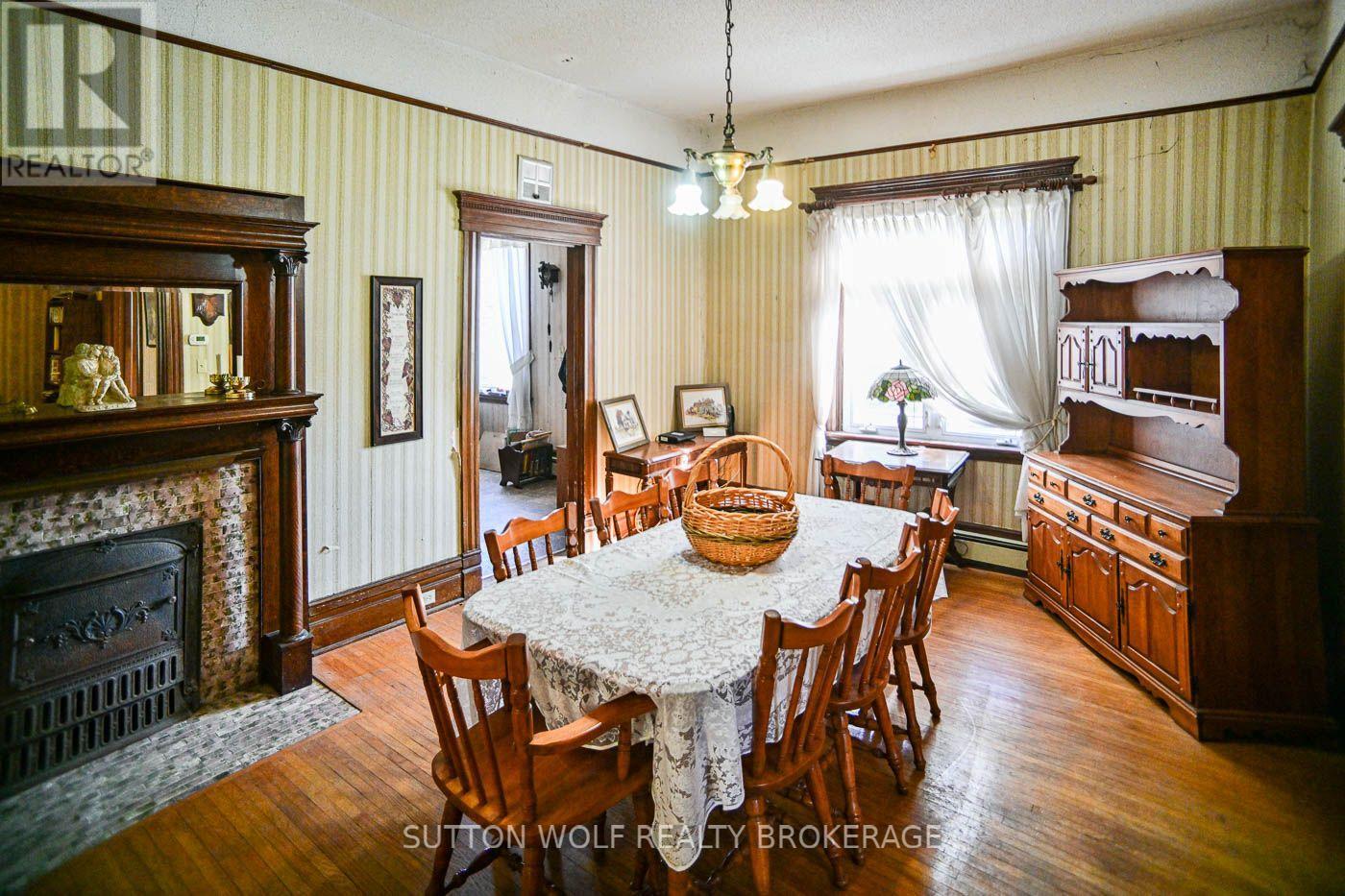 351 ALBERT STREET - 27