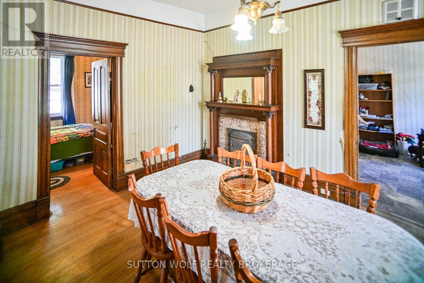 351 ALBERT STREET - 30