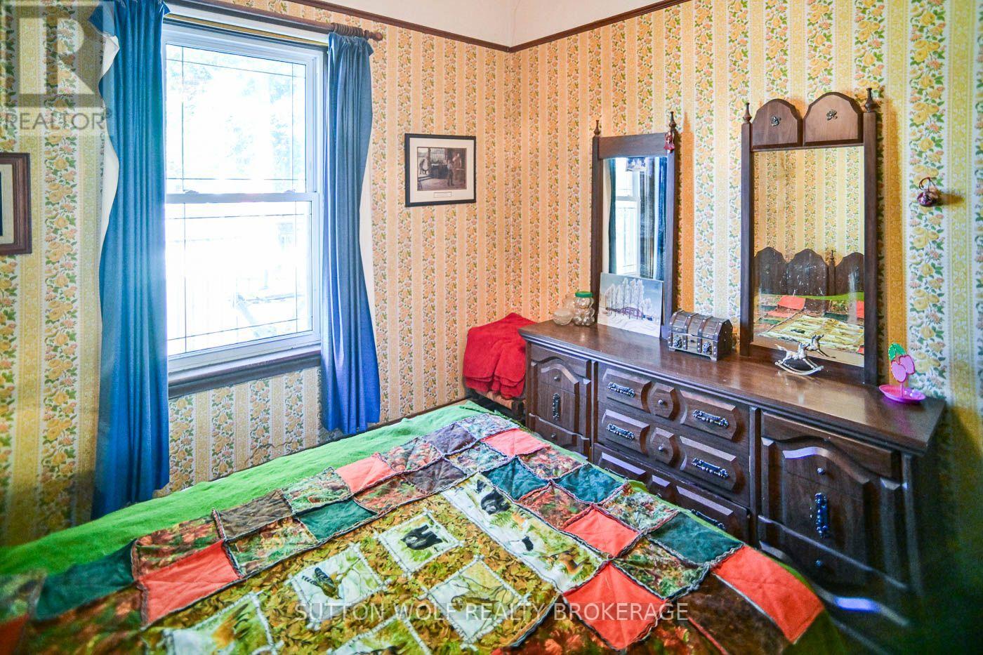 351 ALBERT STREET - 33
