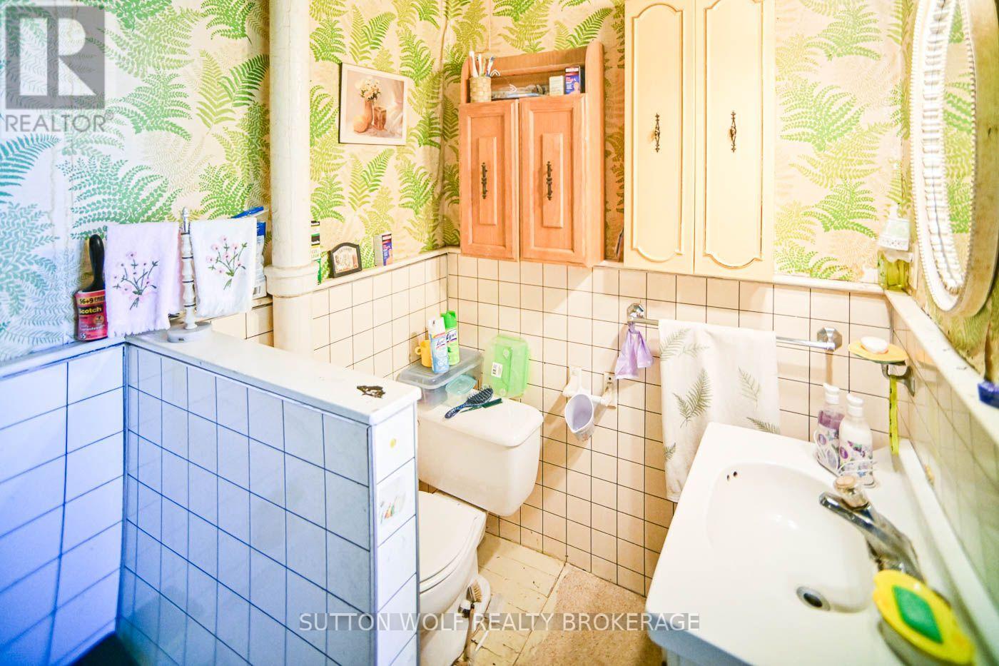 351 ALBERT STREET - 38