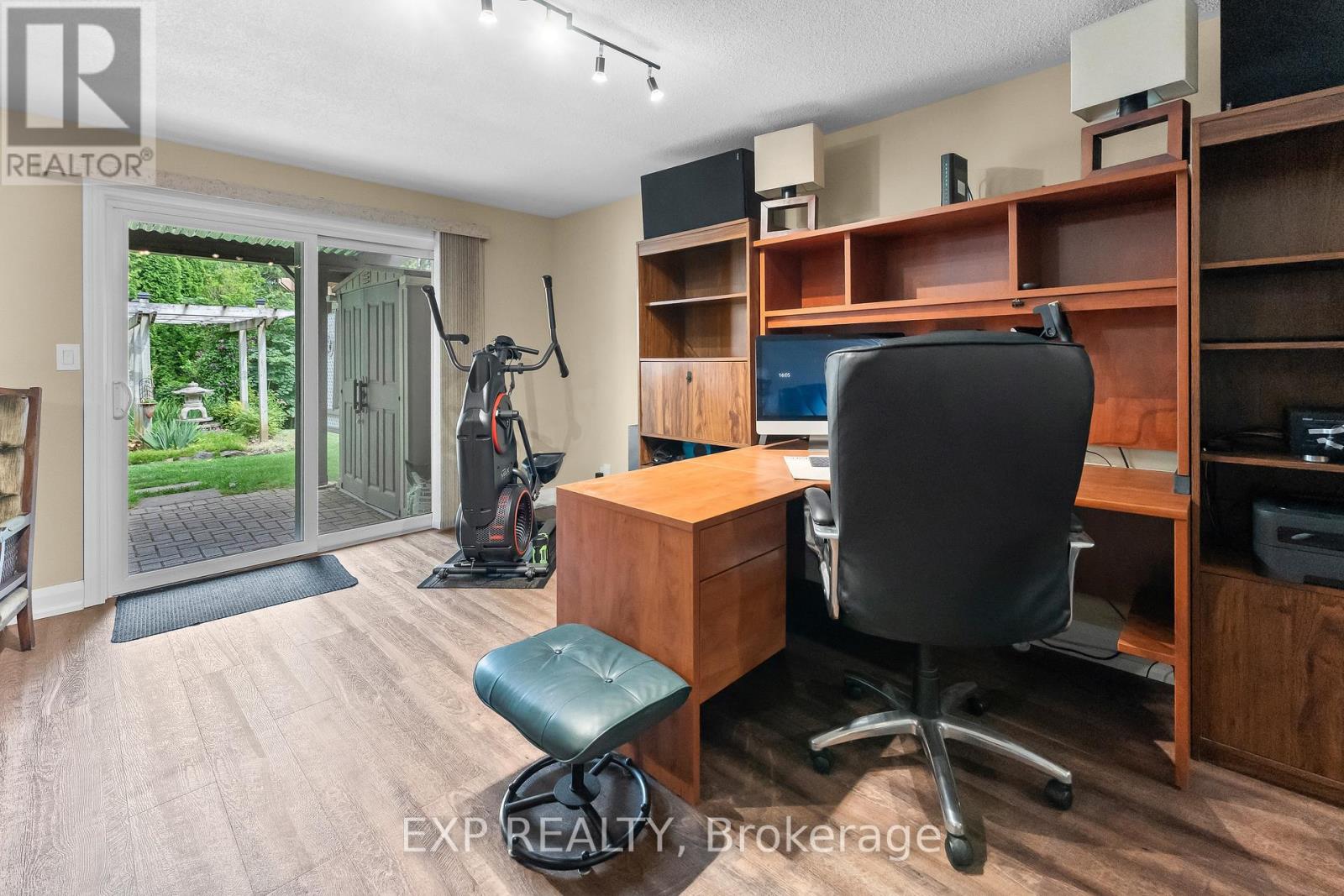 9 KINSMAN COURT S - 24