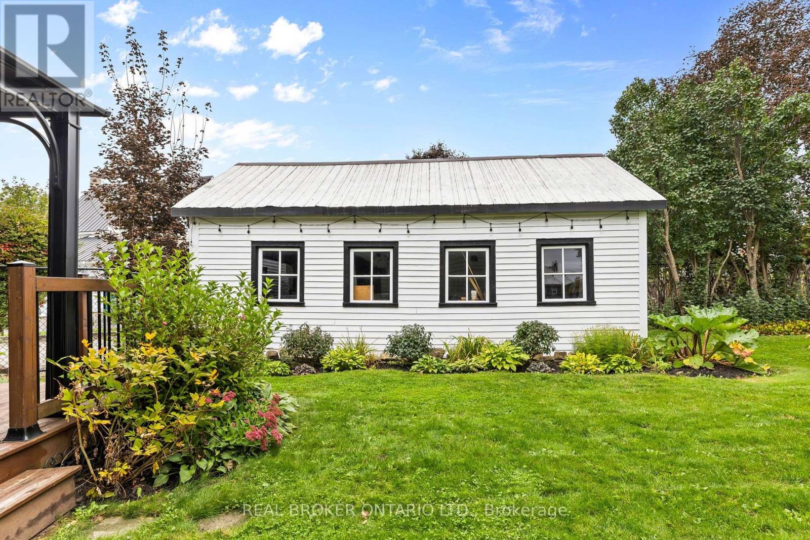 14 VICTORIA AVENUE - 37
