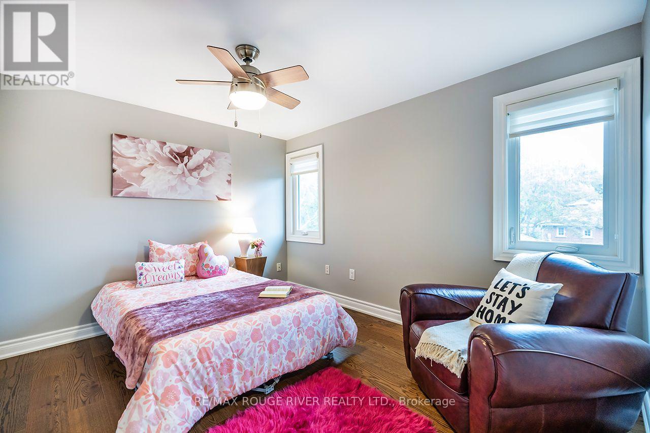 37 WYNDFIELD CRESCENT - 30