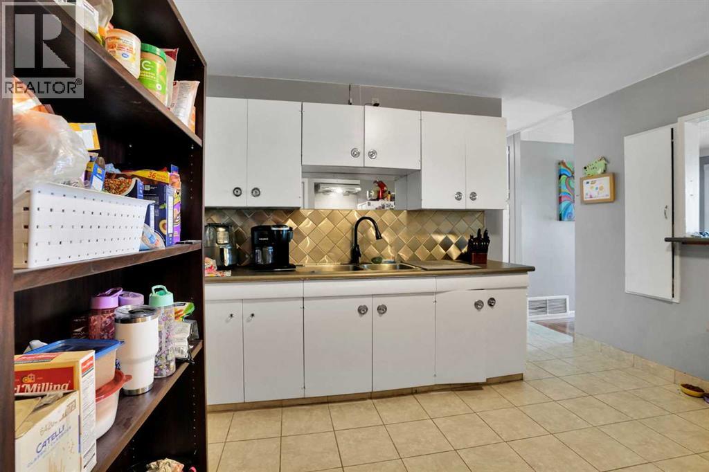 411 33 Avenue NE - 13
