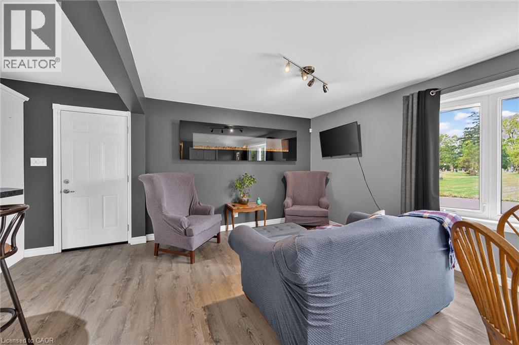 28 NELLES Street E - Image 11