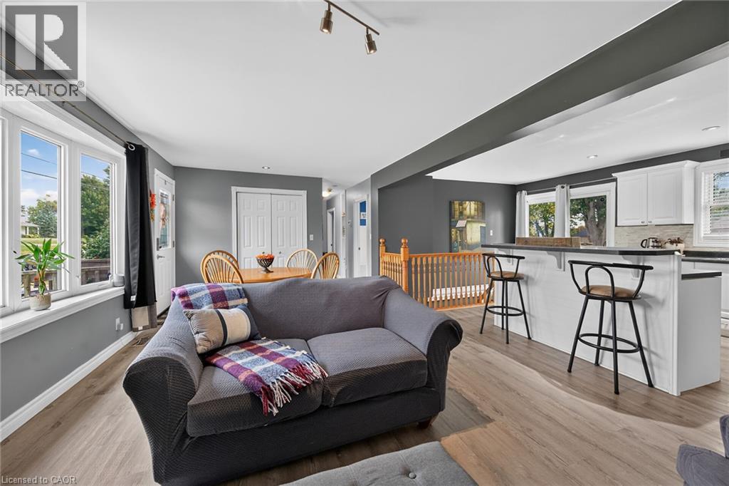 28 NELLES Street E - 14