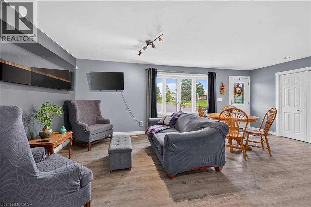 28 NELLES Street E - Image 15