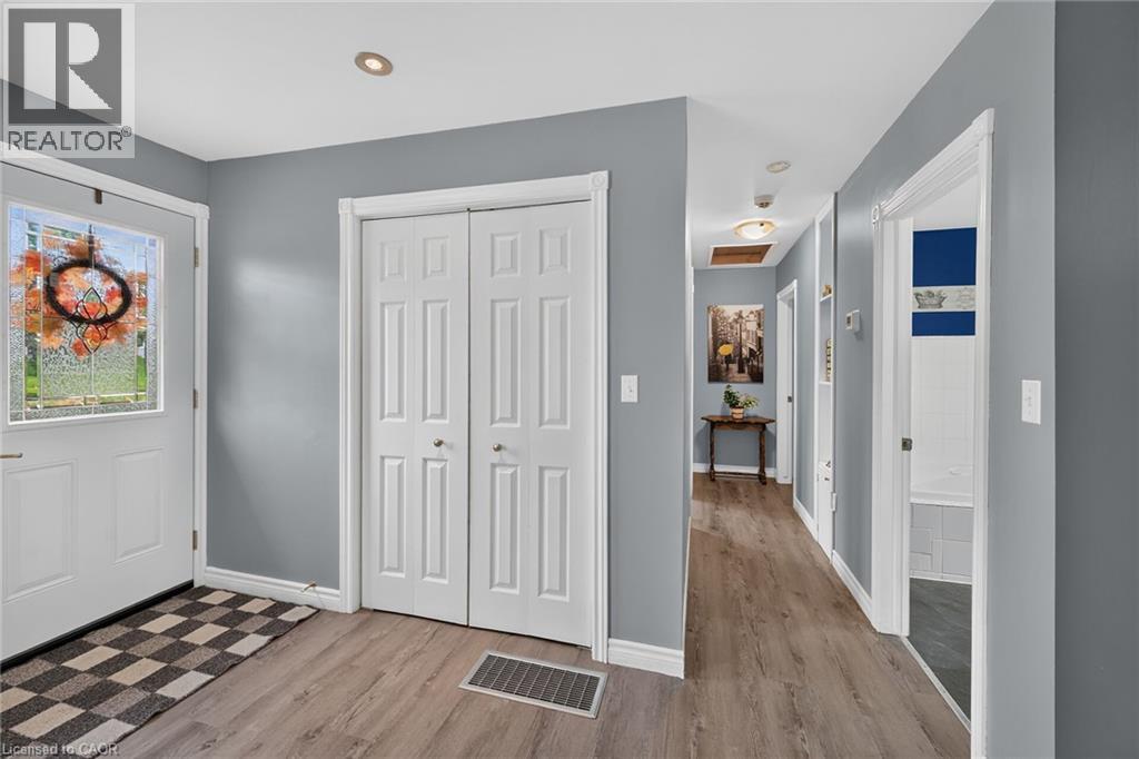 28 NELLES Street E - 24