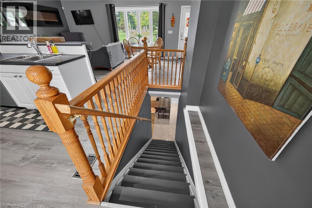28 NELLES Street E - Image 34