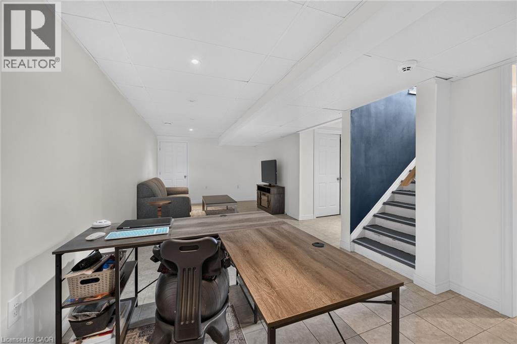 28 NELLES Street E - Image 35