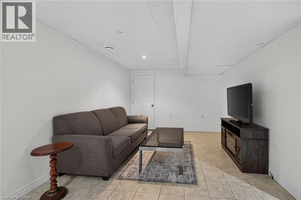 28 NELLES Street E - 36