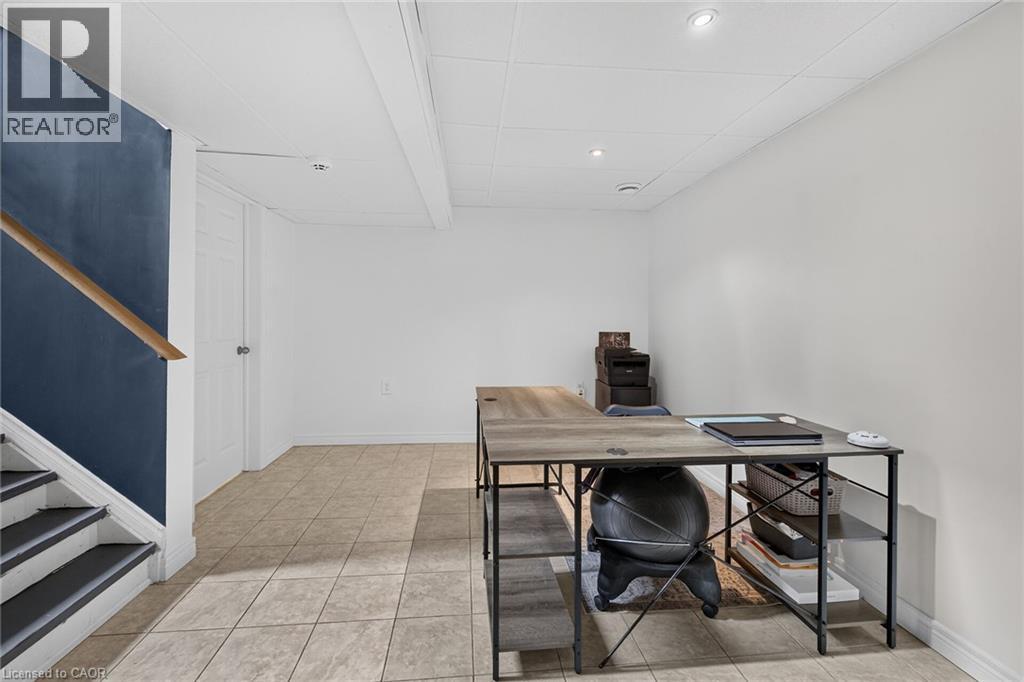28 NELLES Street E - Image 39