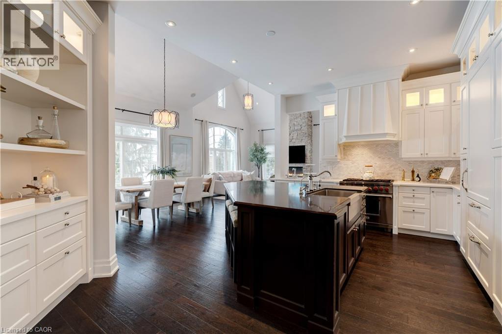 4 HOLDROYD Court - 8