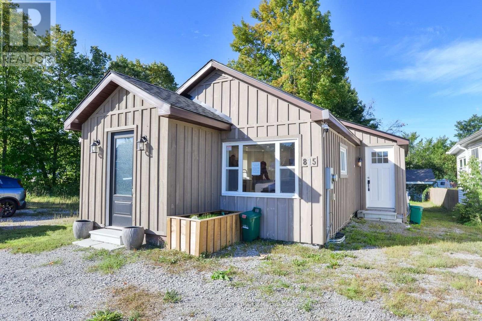 815 MUSKOKA ROAD S - 1