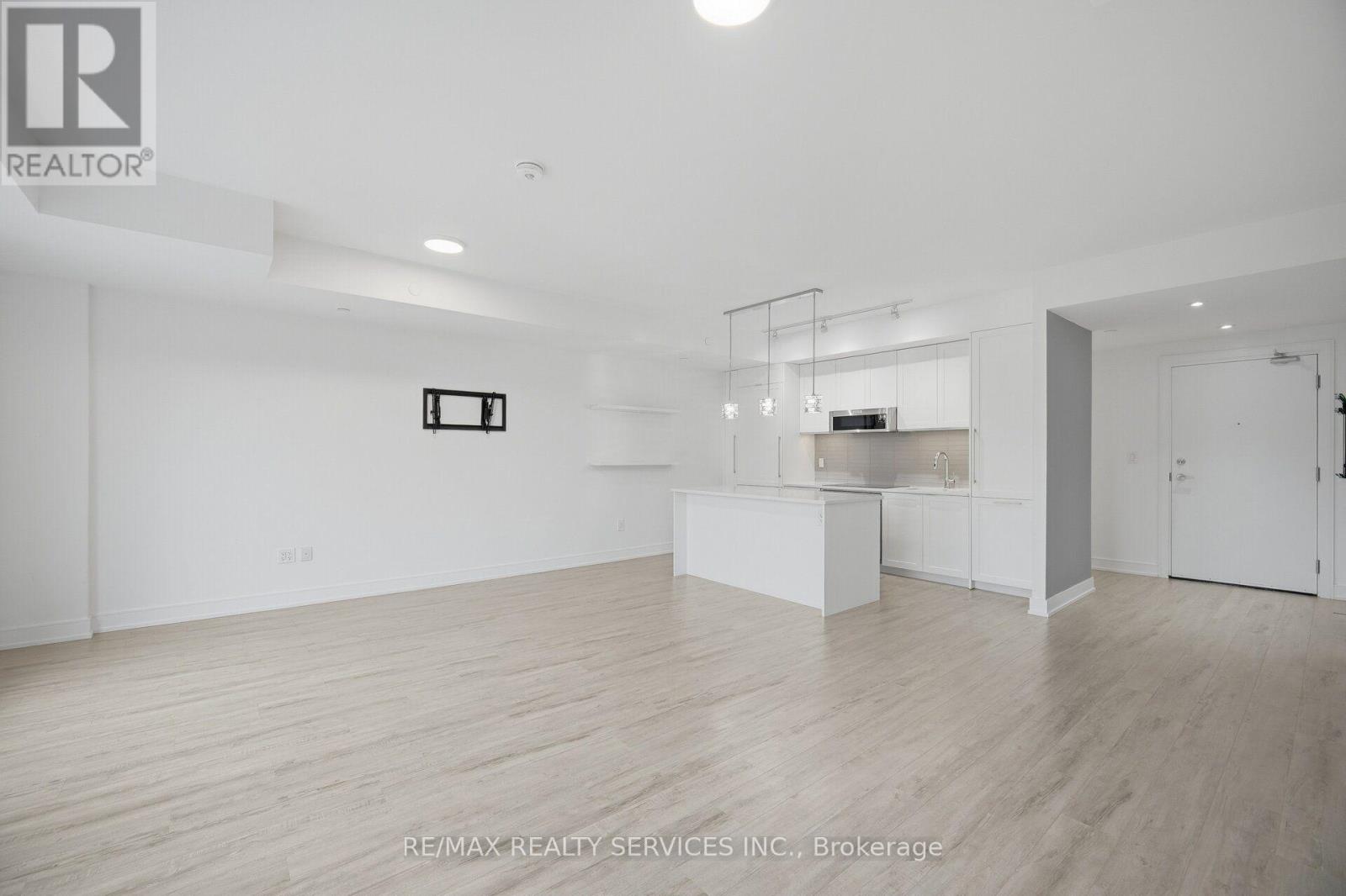 #620 185 DUNLOP STREET E - 16