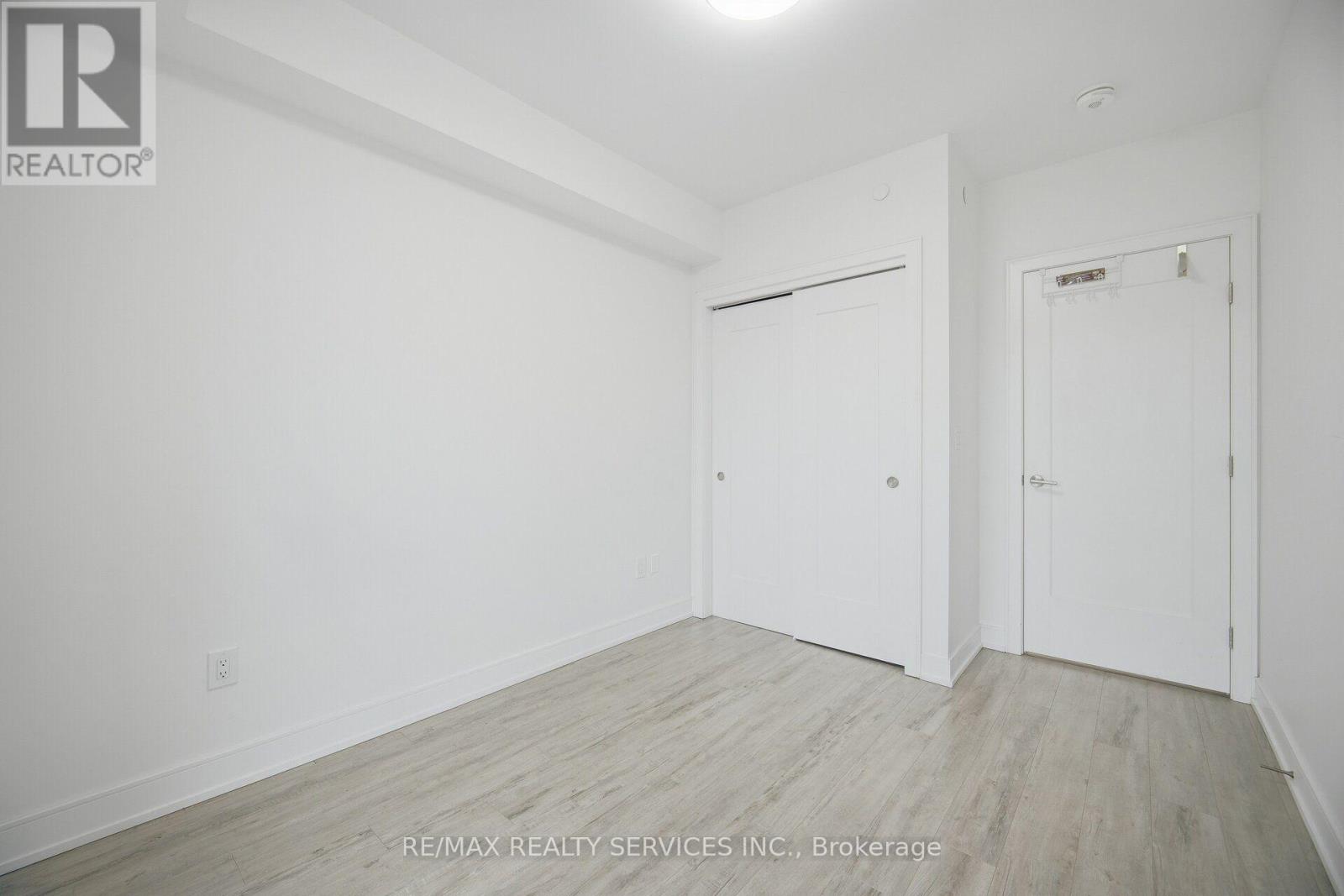 620-185 Dunlop Street, Barrie photo 24