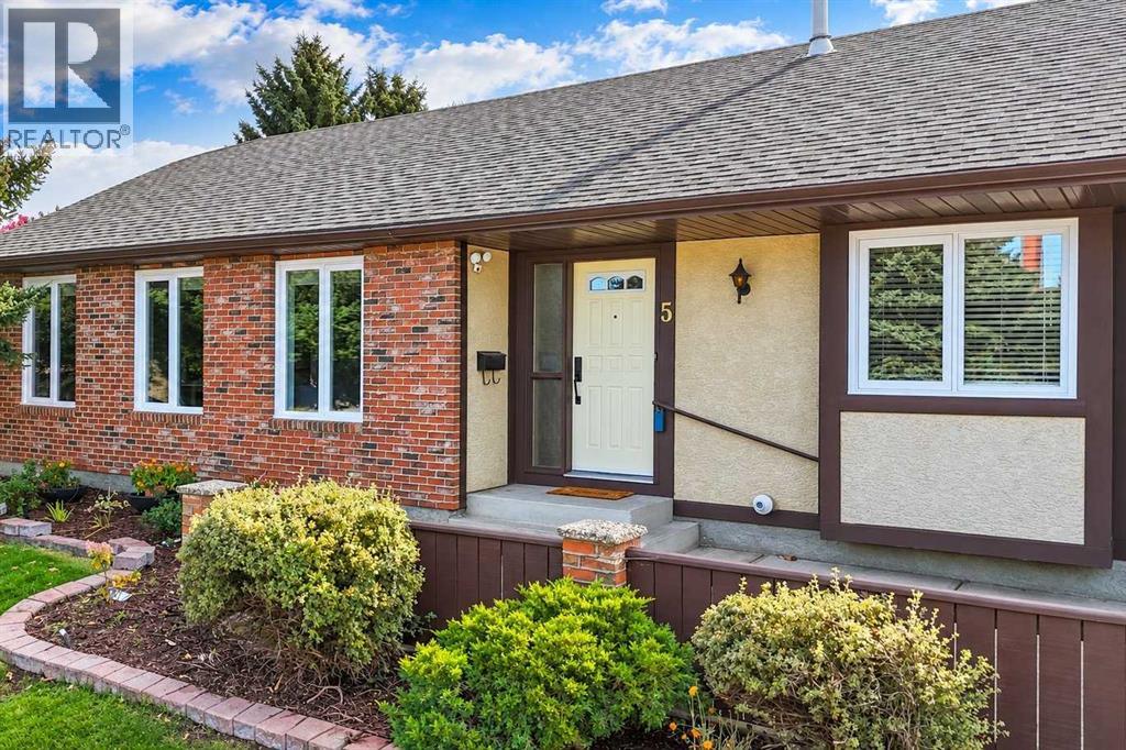 Property for sale at 5 Ross View Bay SE