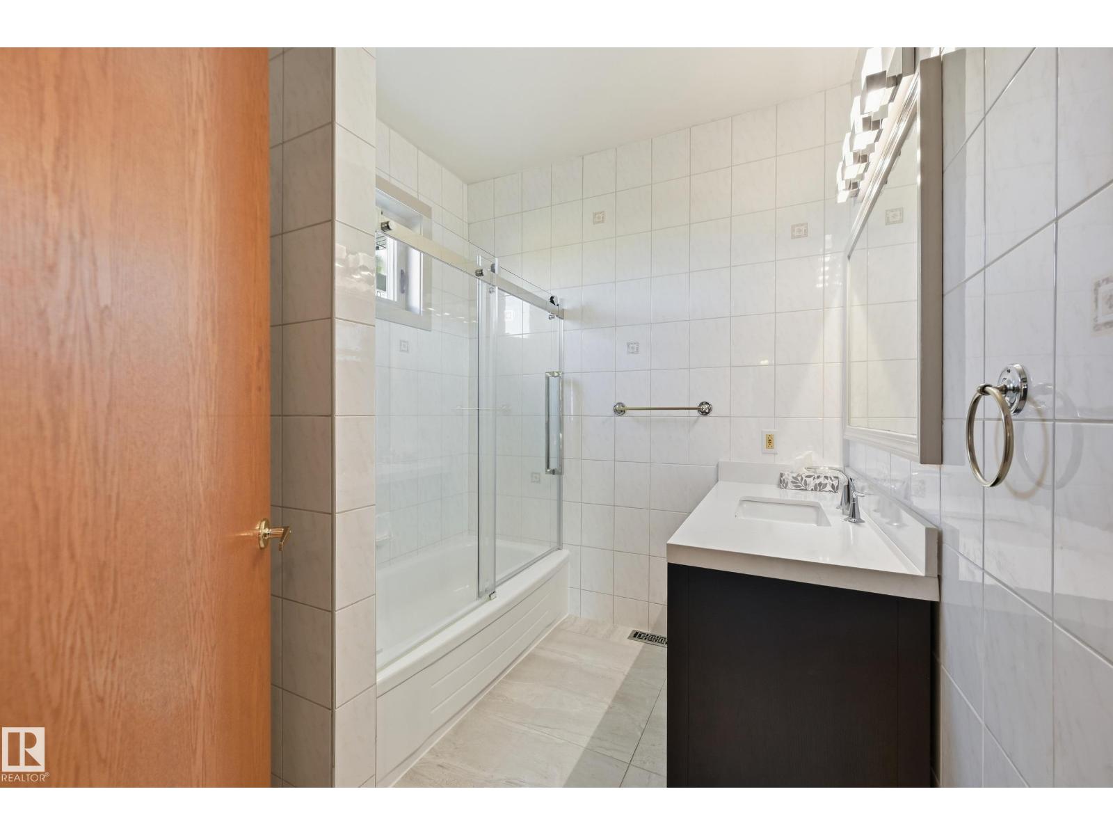 7708 158 AV NW - 17