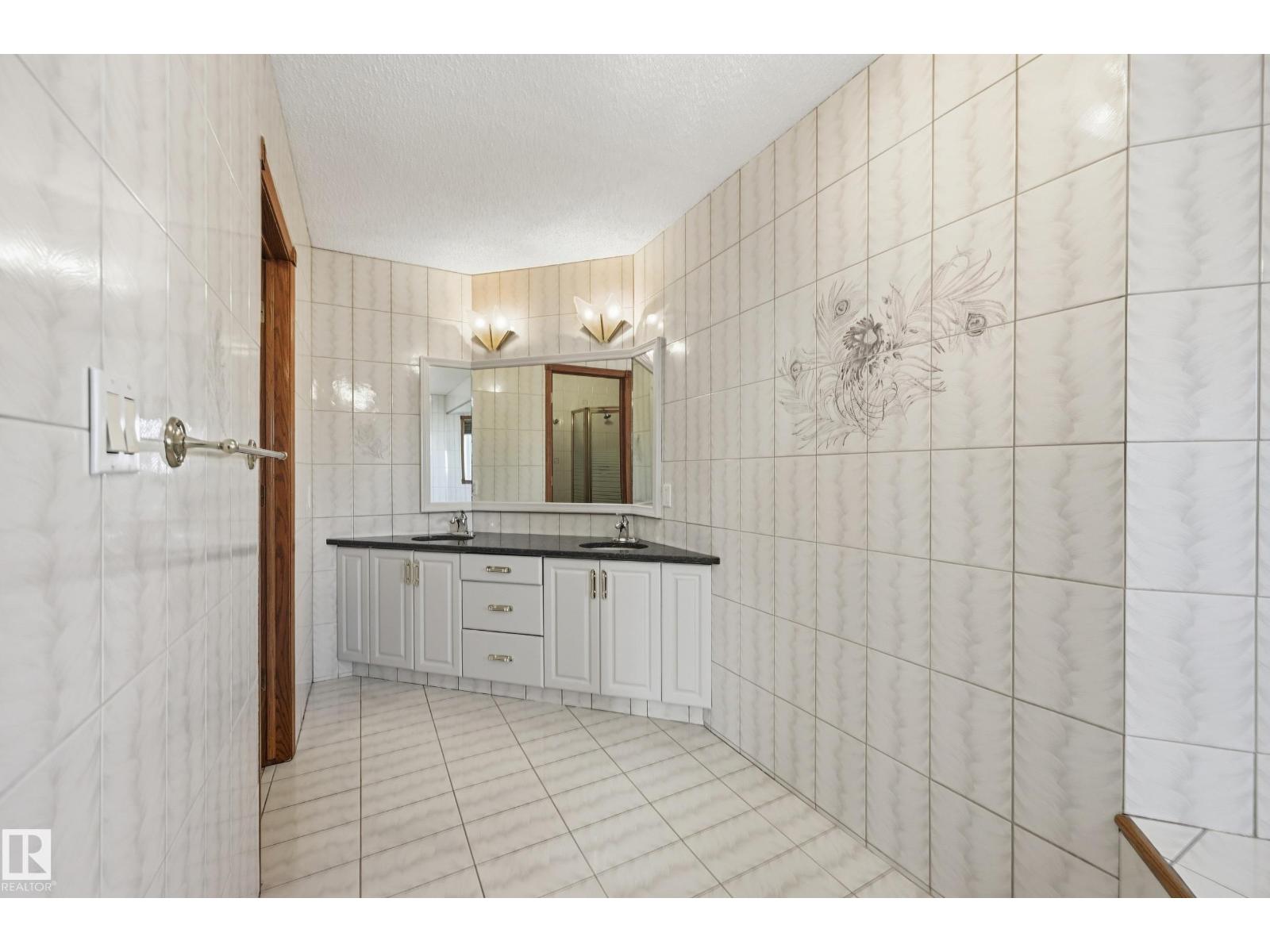 7708 158 AV NW - 21