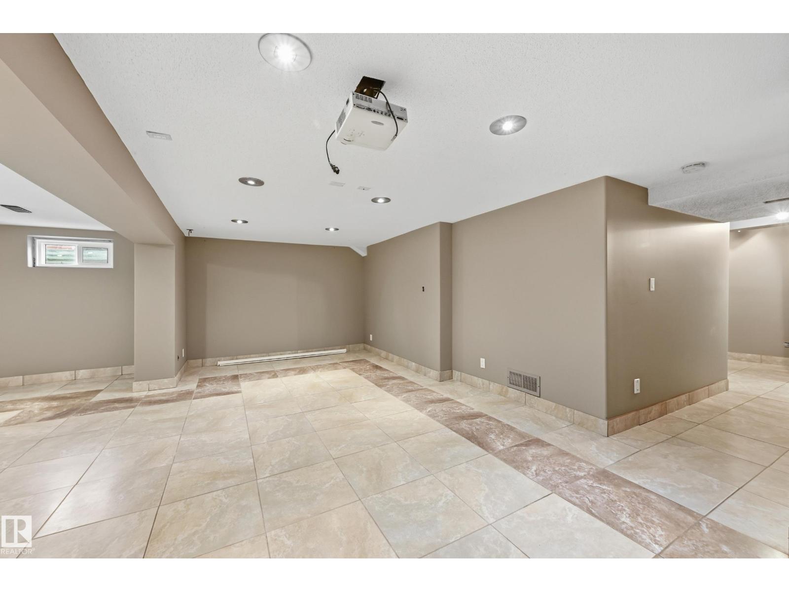 7708 158 AV NW - 32