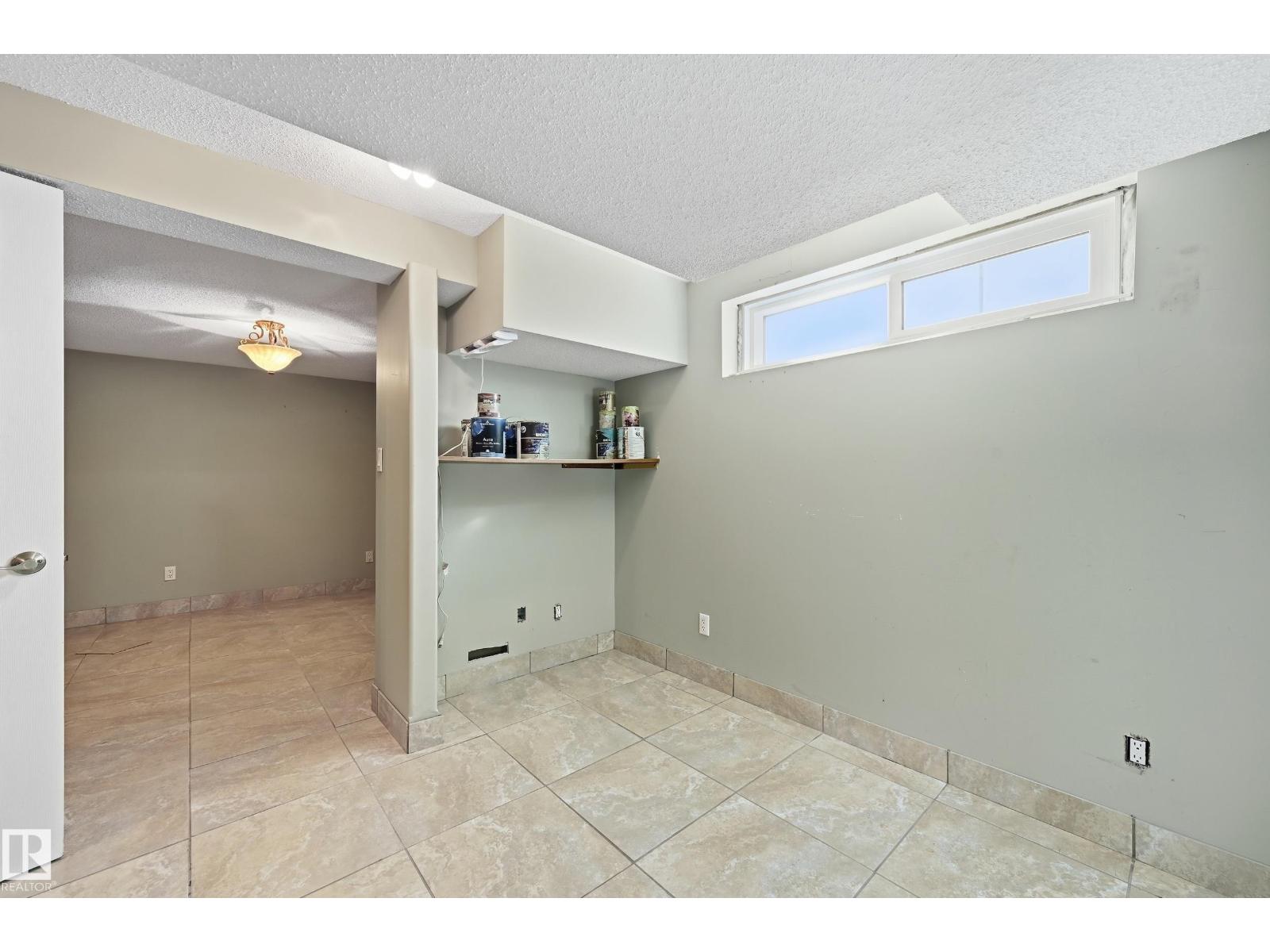 7708 158 AV NW - Image 37