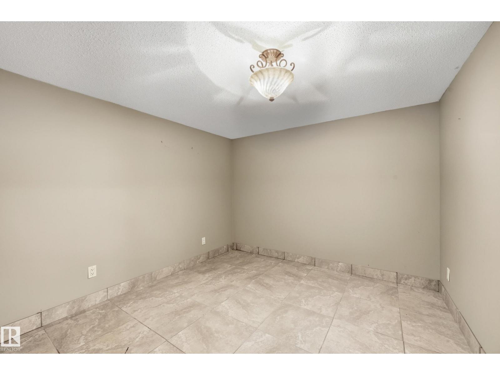 7708 158 AV NW - Image 38
