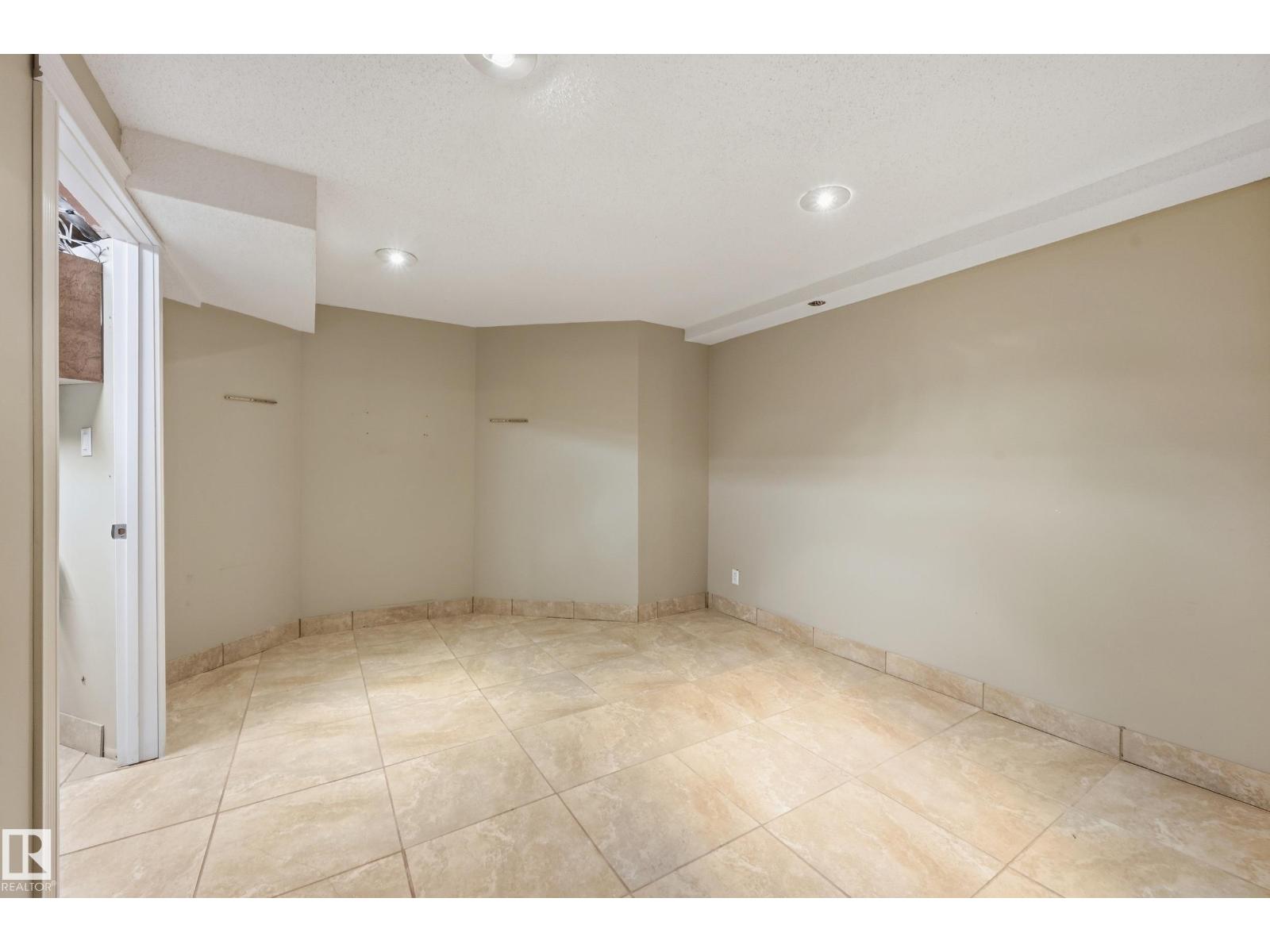 7708 158 AV NW - 40