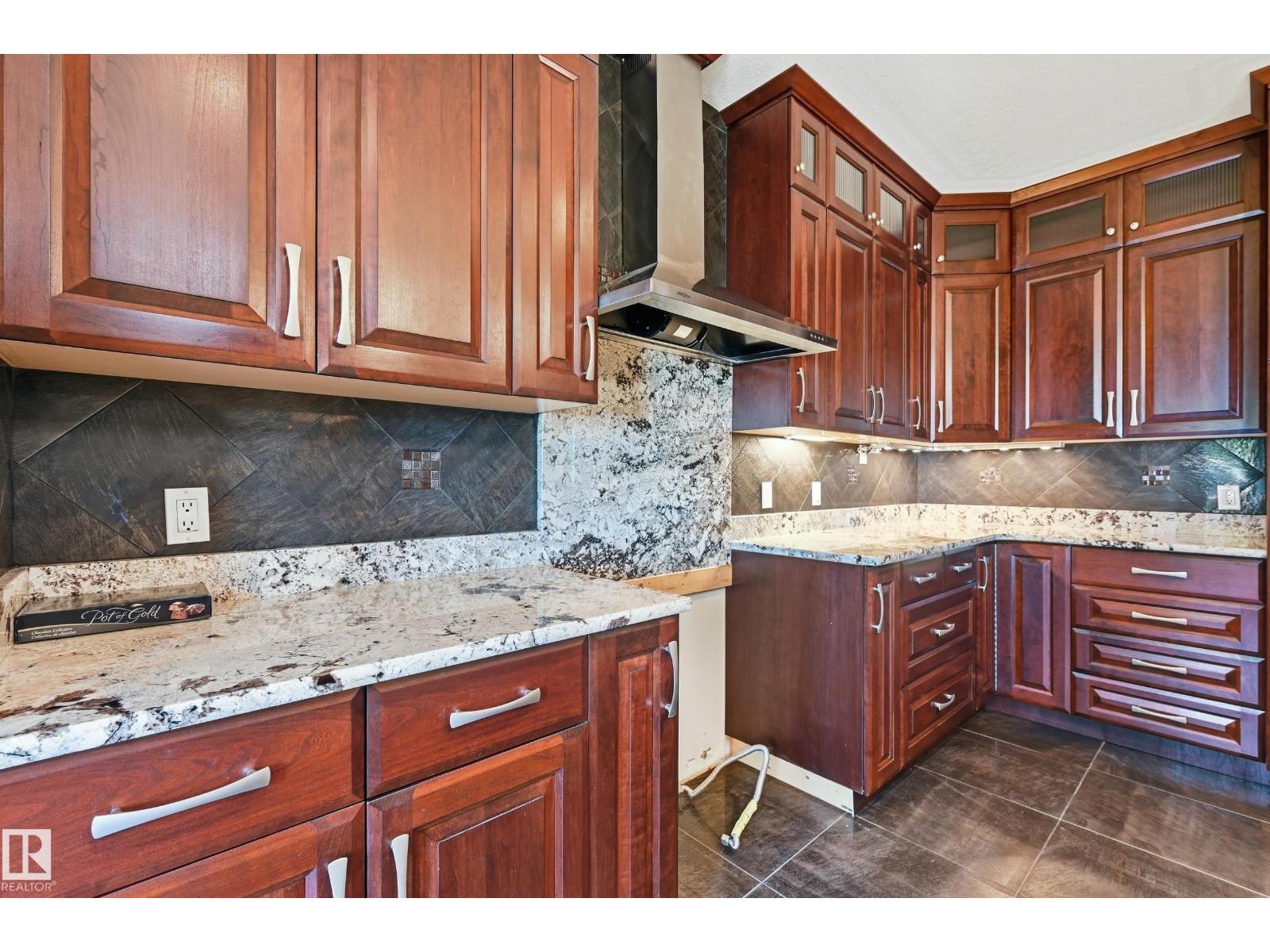 7708 158 AV NW - 7