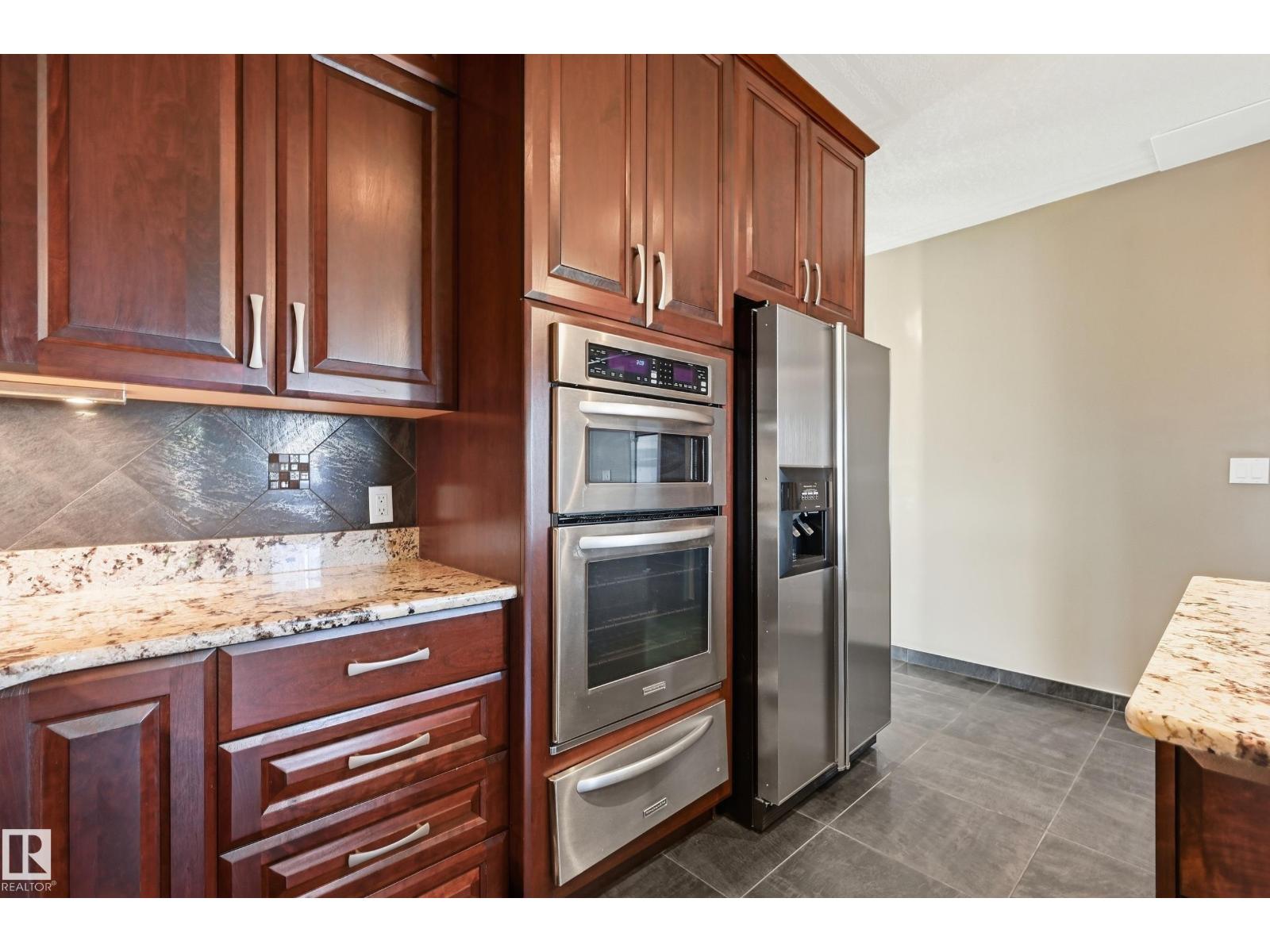 7708 158 AV NW - 9