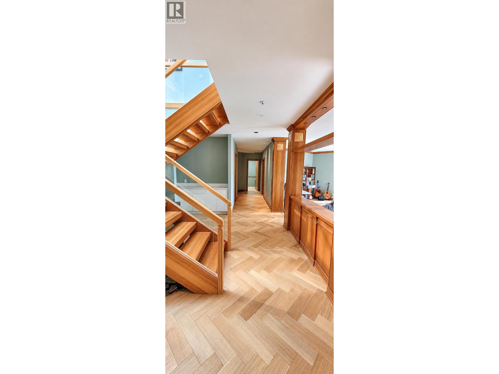 Photo of 4180B ROSE CRESCENT 16