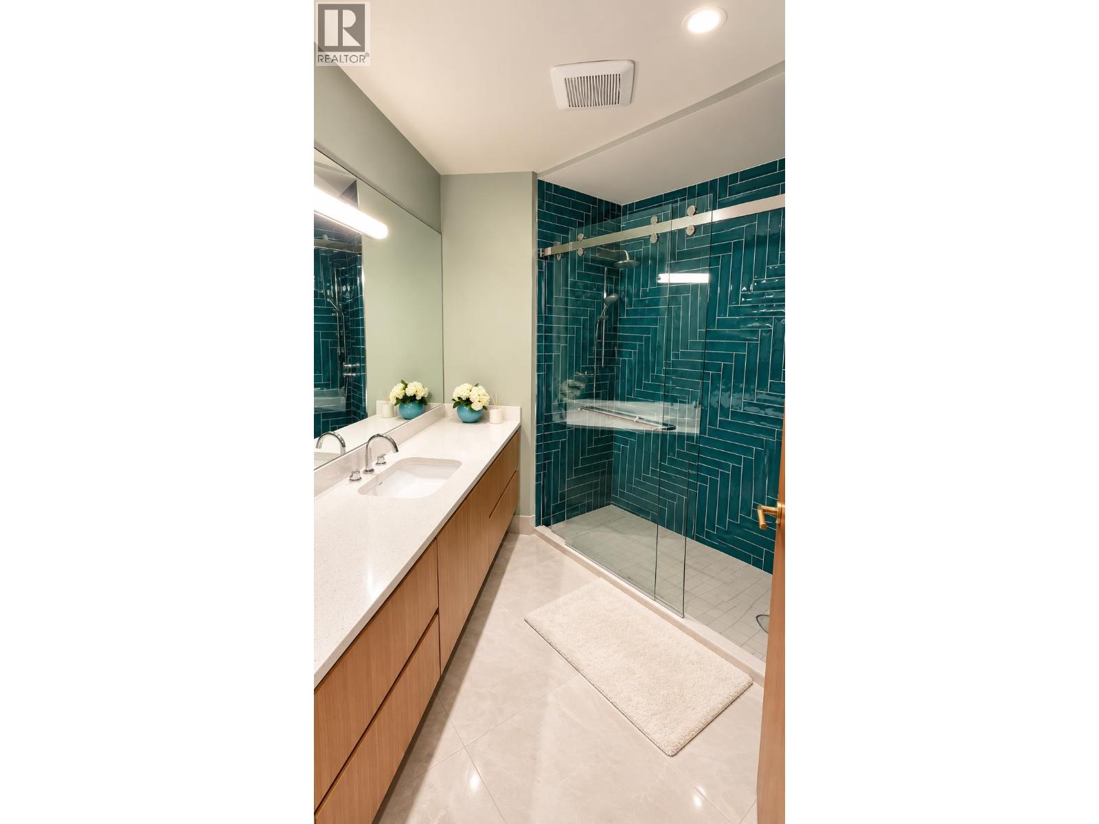 Photo of 4180B ROSE CRESCENT 20
