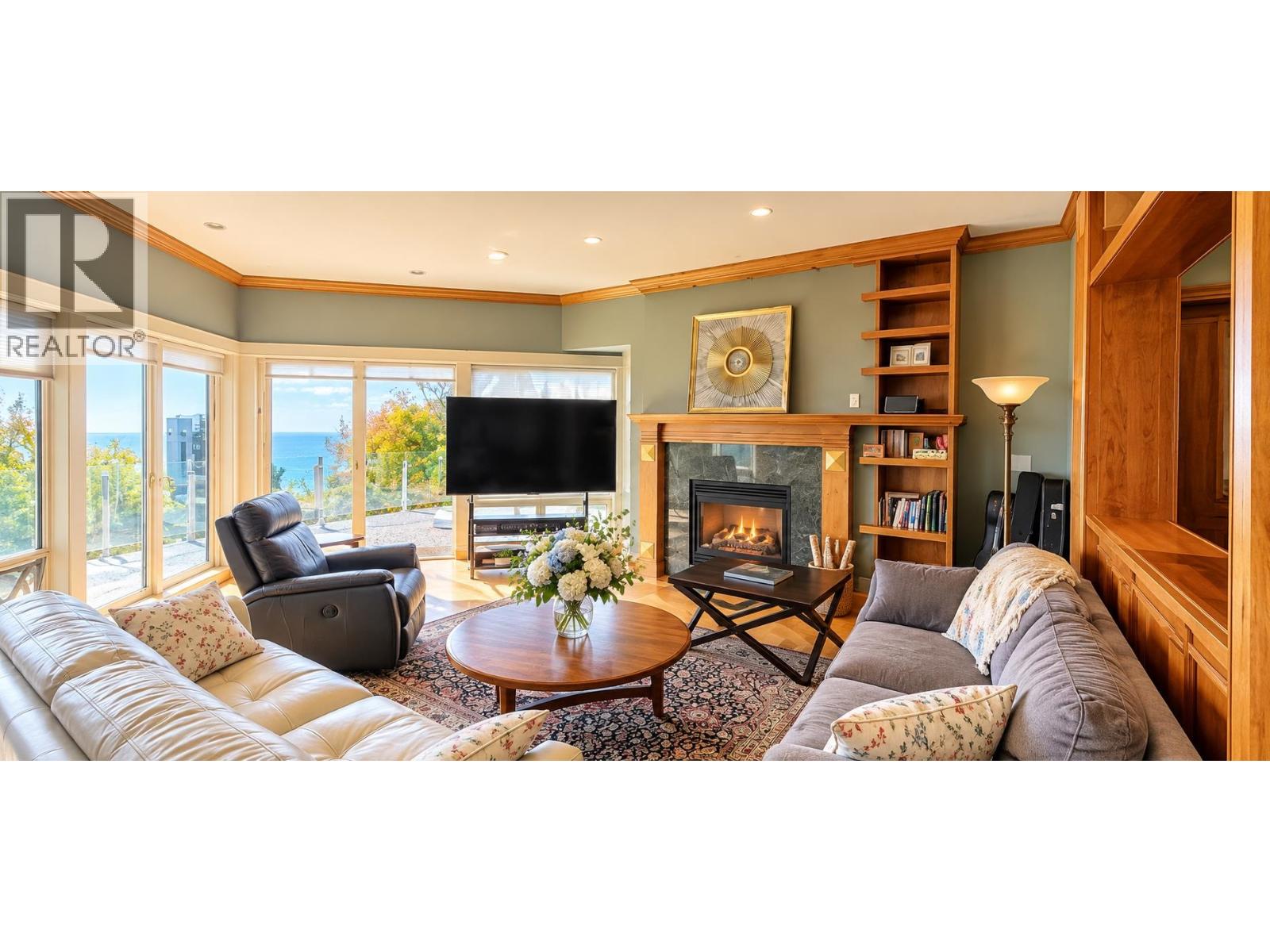 Photo of 4180B ROSE CRESCENT 17