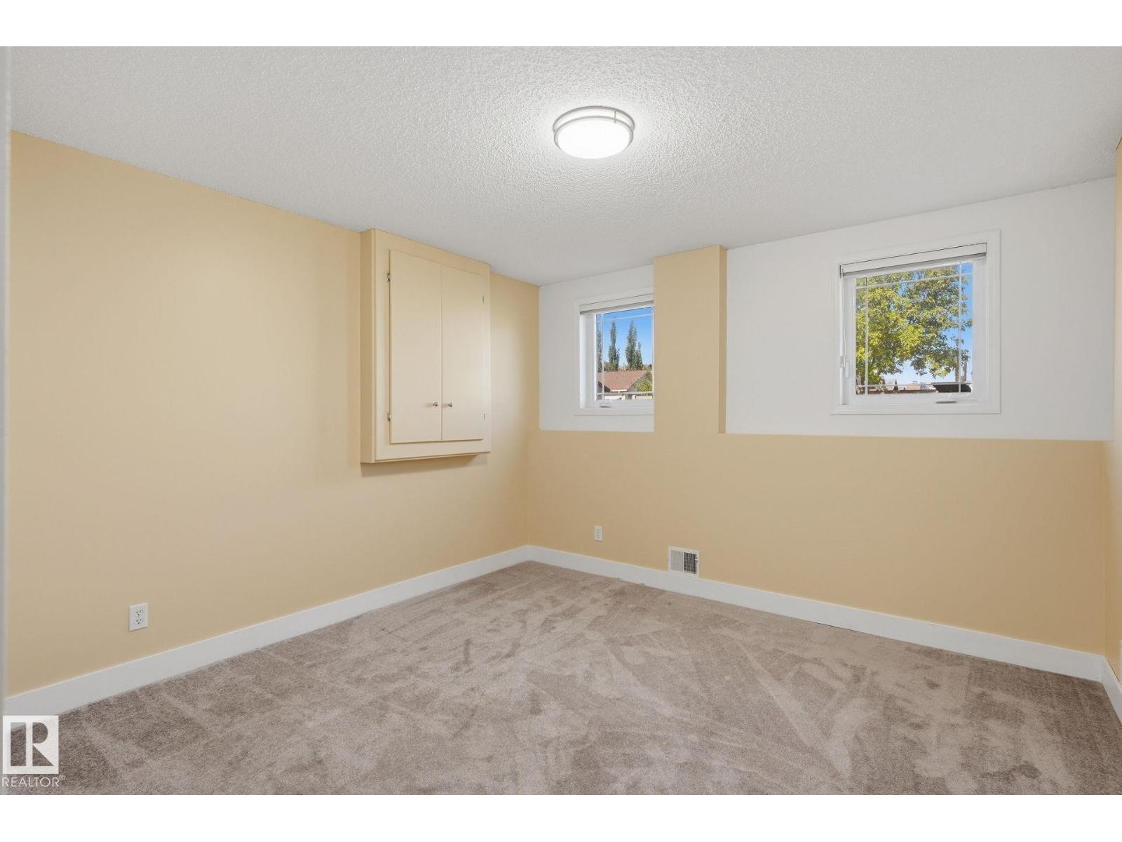 8911 173 AV NW - 22