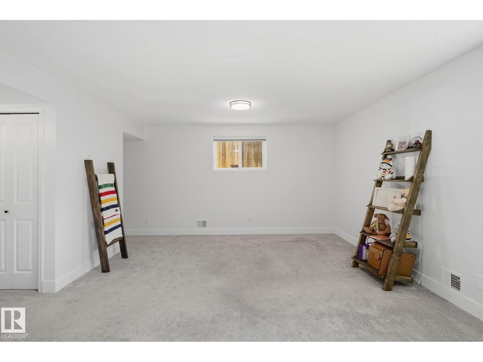 8911 173 AV NW - 20