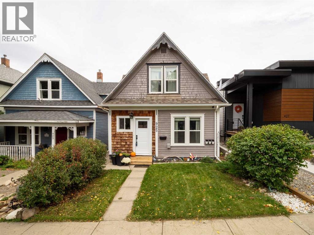 925 9 Street S - 1