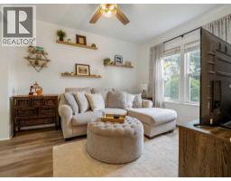 3pc Bathroom - 925 9 Street S, Lethbridge, AB T1J2M1 Photo 7