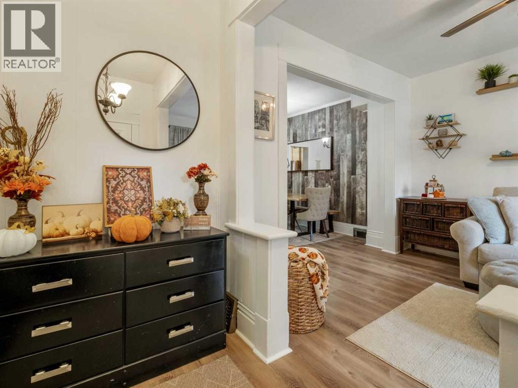 925 9 Street S - 4
