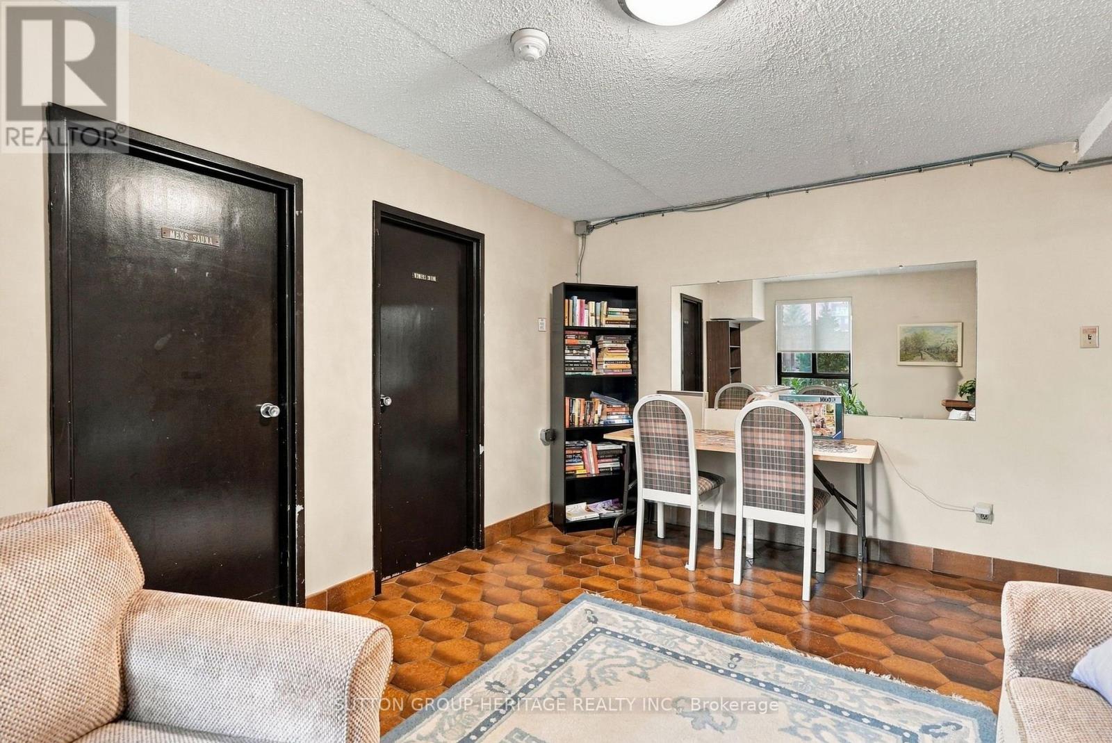 #406 15390 YONGE STREET - 42