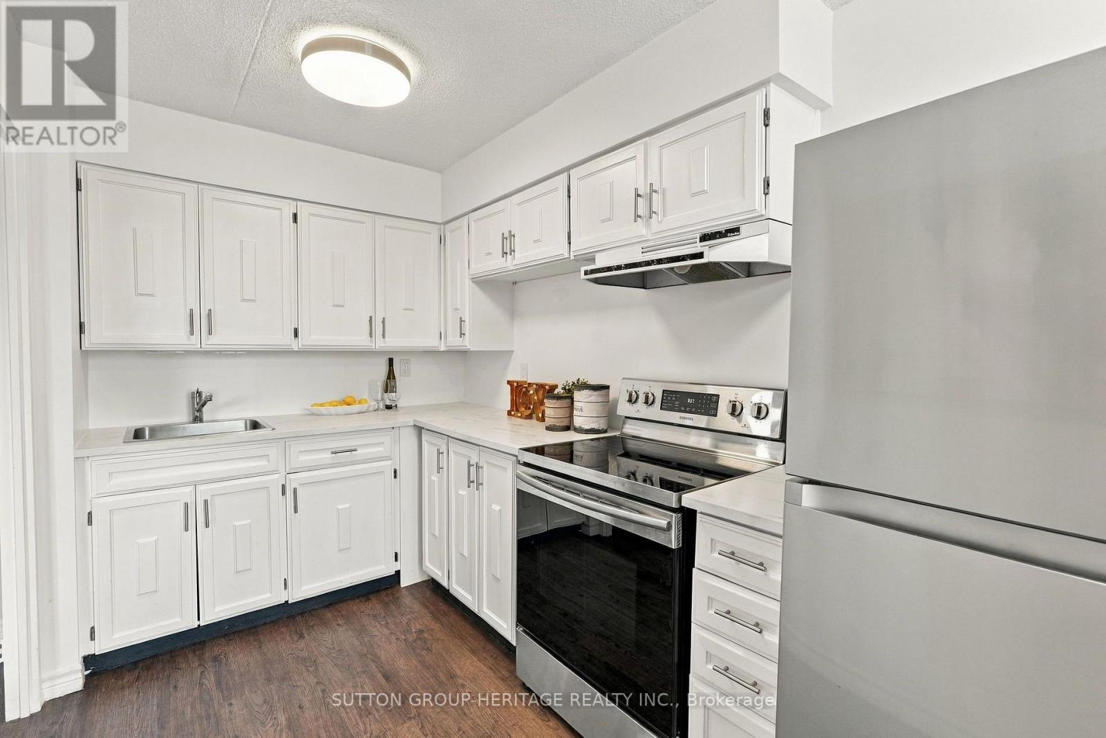 #406 15390 YONGE STREET - 24