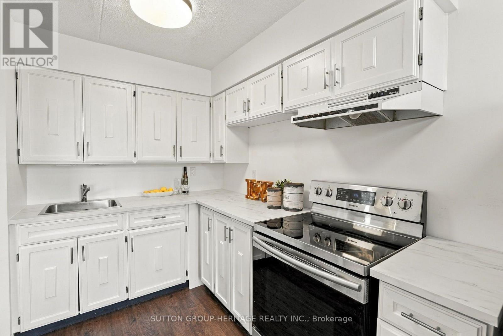 #406 15390 YONGE STREET - 25