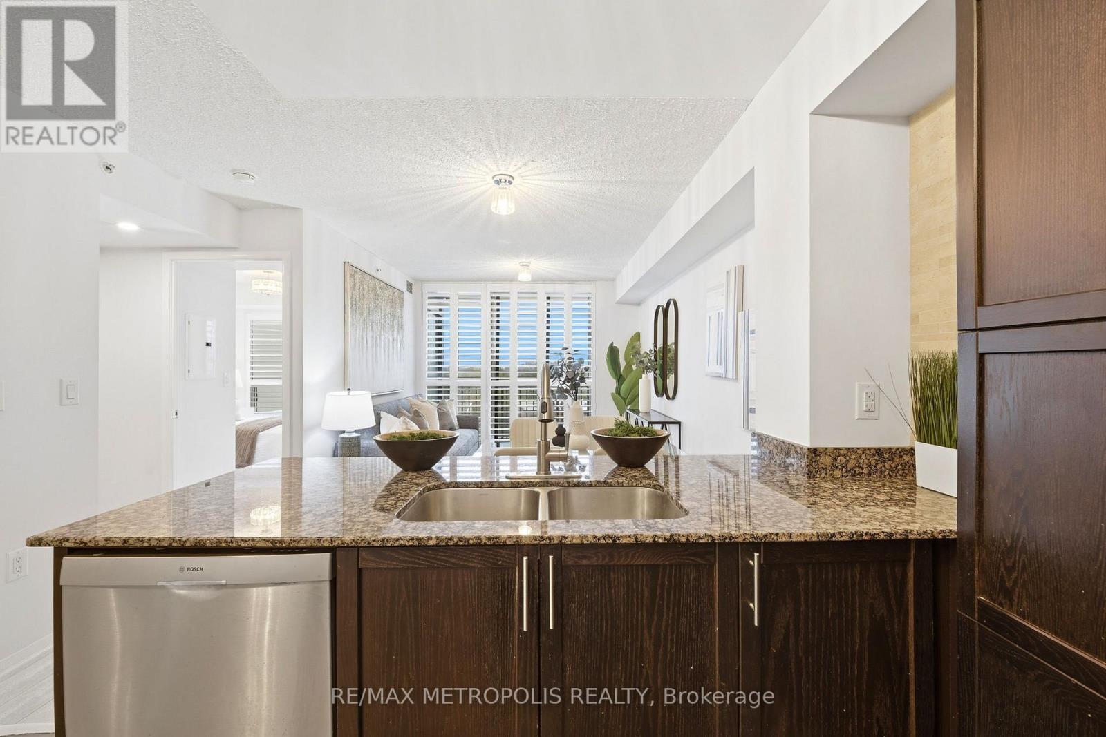 #415 800 LAWRENCE AVENUE W - 4
