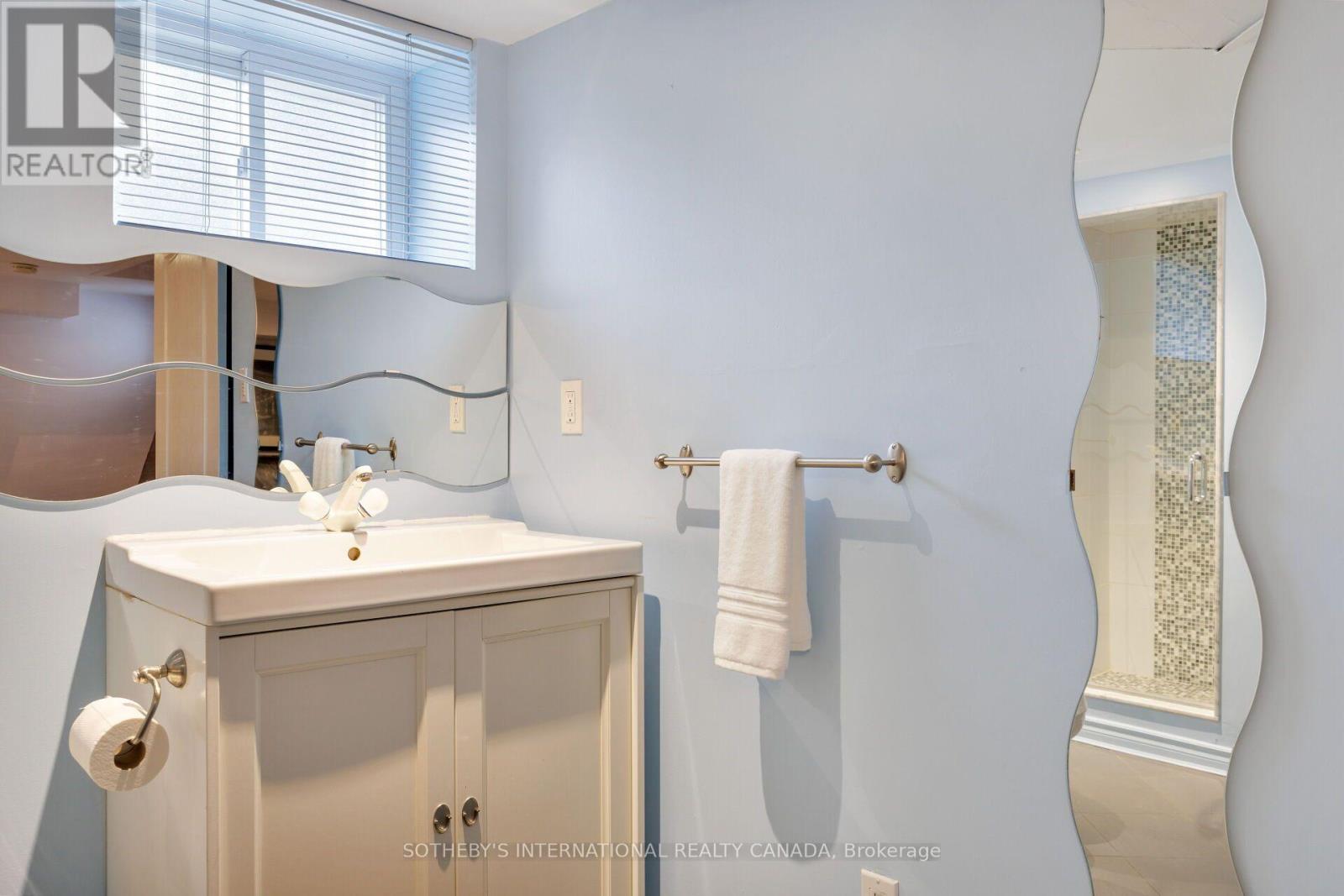 145 BRENTWOOD ROAD N - Image 32